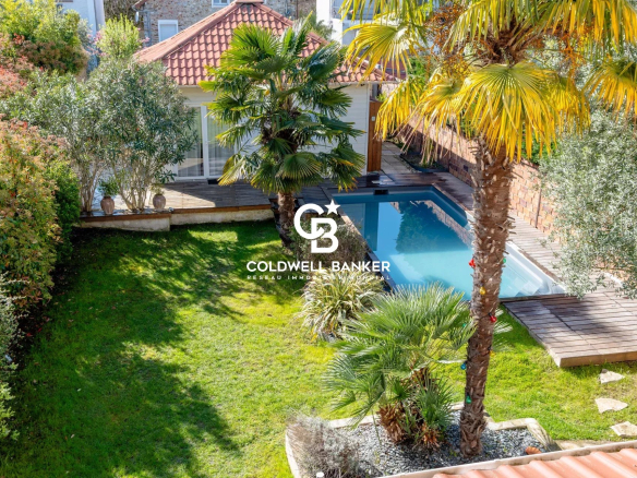 Beautiful house with swimming pool and garden!