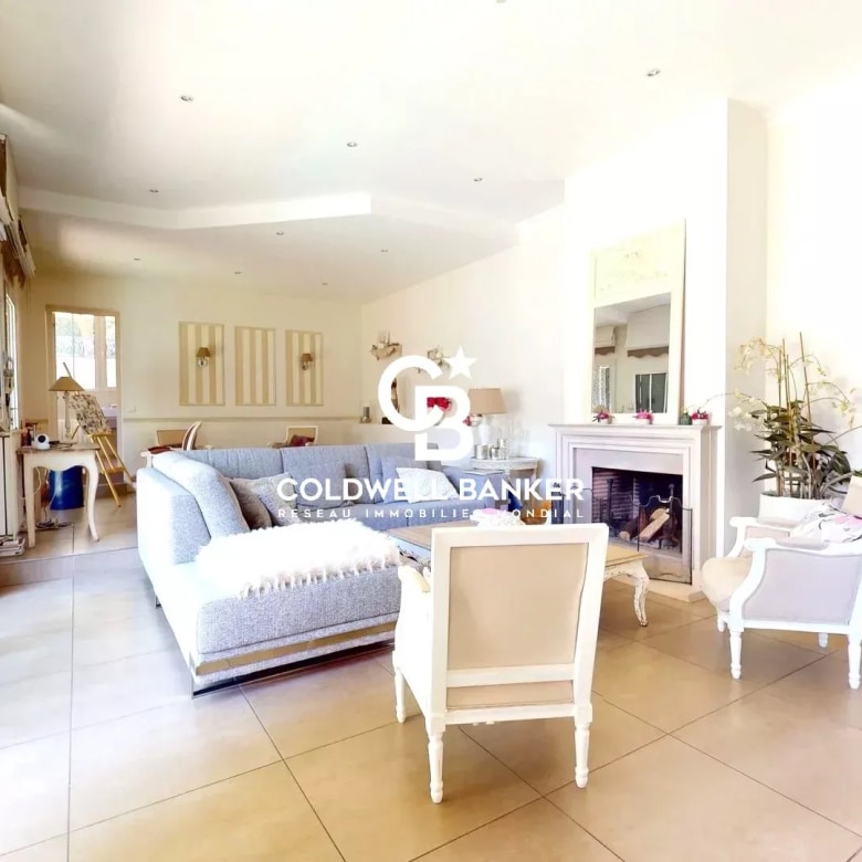 Luxury real estate photo | Charming Properties
