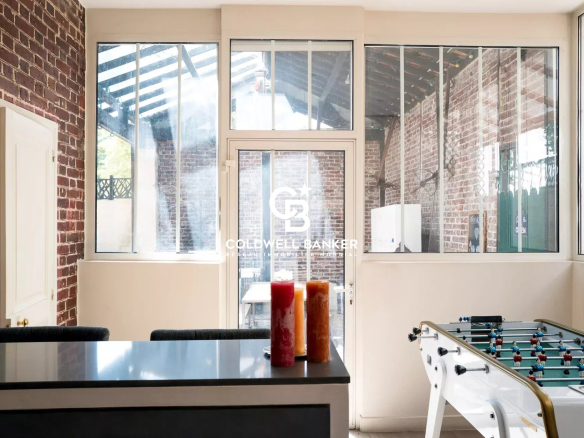 Interior of a characterful house in Suresnes, with brick walls and a bright space.