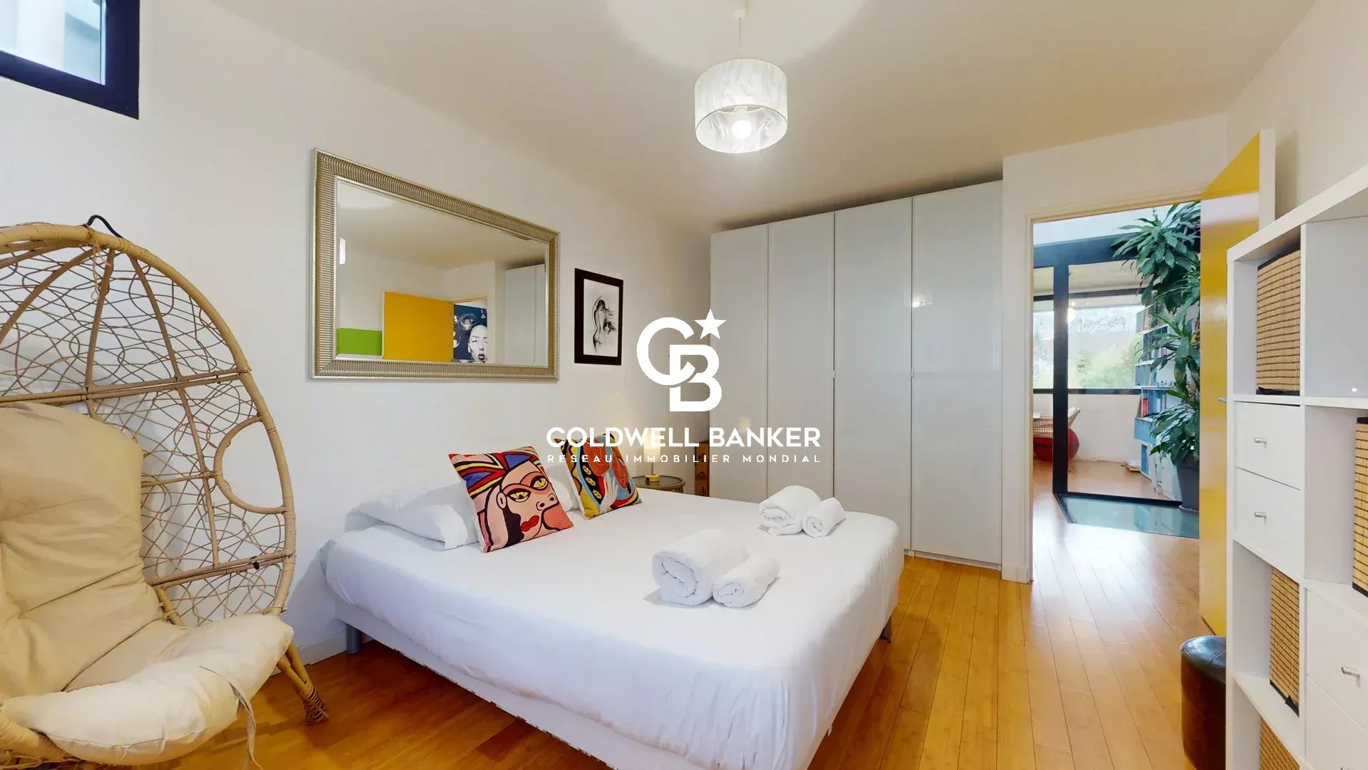 Chambre moderne à Clamart Chambre d'une maison contemporaine avec lit double et mobilier moderne à Clamart.