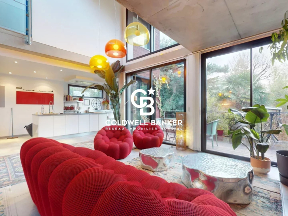 Intérieur d'une maison contemporaine avec un salon moderne et des plantes, Clamart