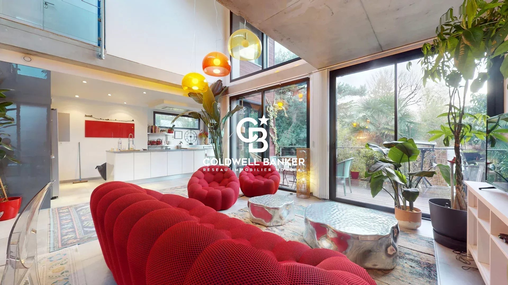 Intérieur d'une maison contemporaine avec un salon moderne et des plantes, Clamart