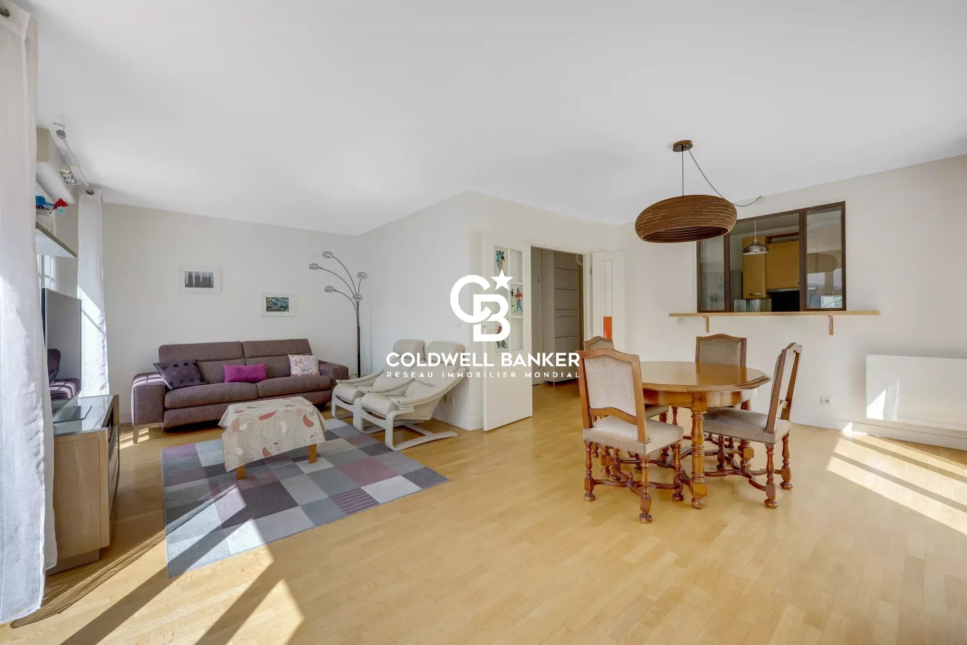 Interior of a 3-room apartment with living room, dining room and natural light.