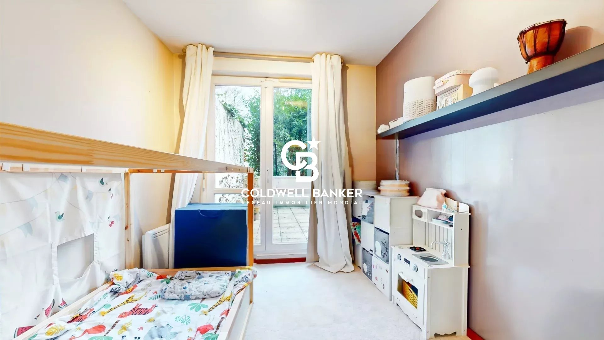 Apartment room in Meudon Room in a bright apartment with access to a garden, decorated with a bed and toys.