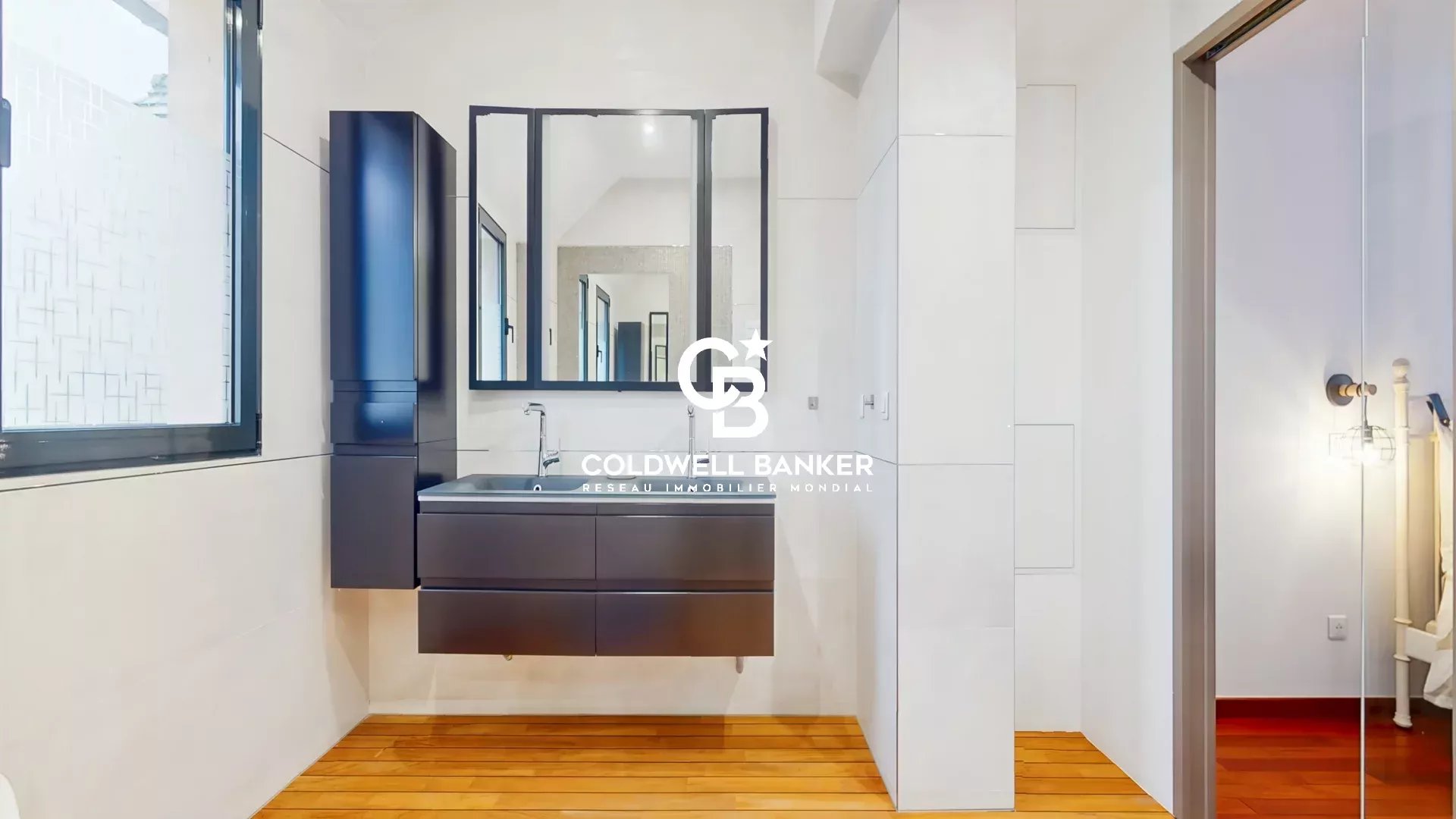 Contemporary bathroom Modern bathroom with vanity unit and mirror, wooden parquet flooring.