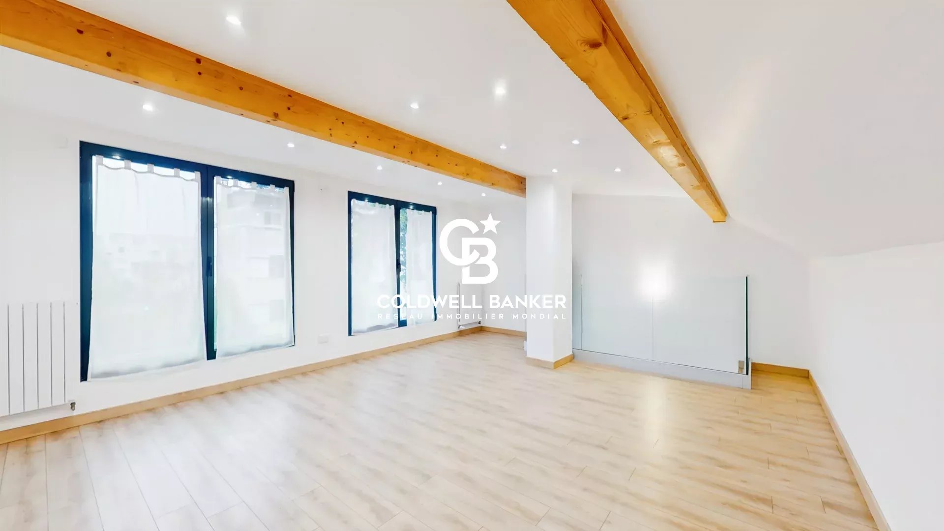 Interior of a contemporary house in Sceaux Interior of a contemporary house with a wooden floor and bright windows.