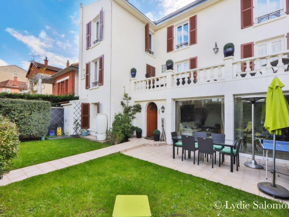Maison de caractère avec jardin, 7 pièces, à Joinville-le-Pont.