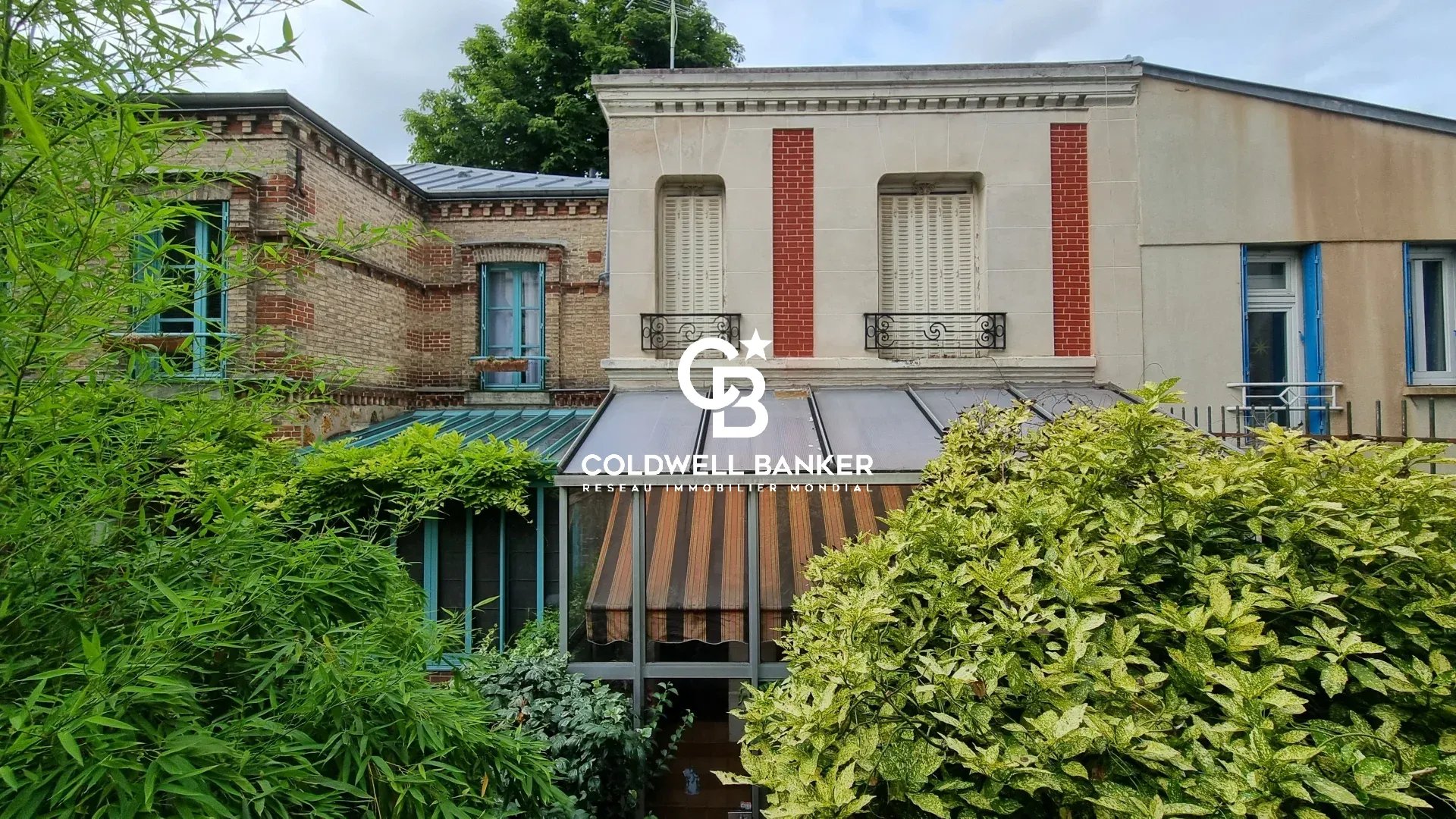 Ensemble immobilier rénové à Montrouge Ensemble immobilier rénové en 2025 avec jardin, situé dans le quartier Jules Ferry à Montrouge.