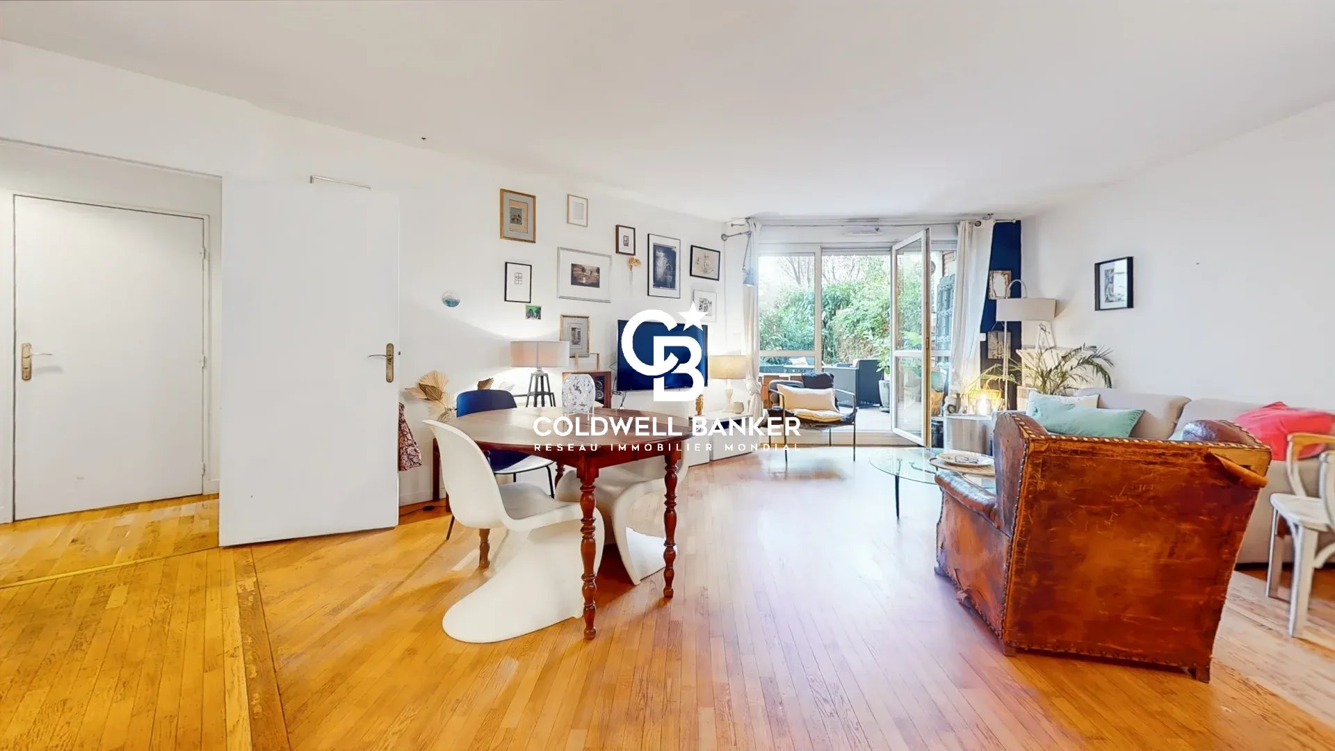 Appartement 3 pièces à Montrouge Intérieur d'un appartement 3 pièces avec salon lumineux et accès à une terrasse.