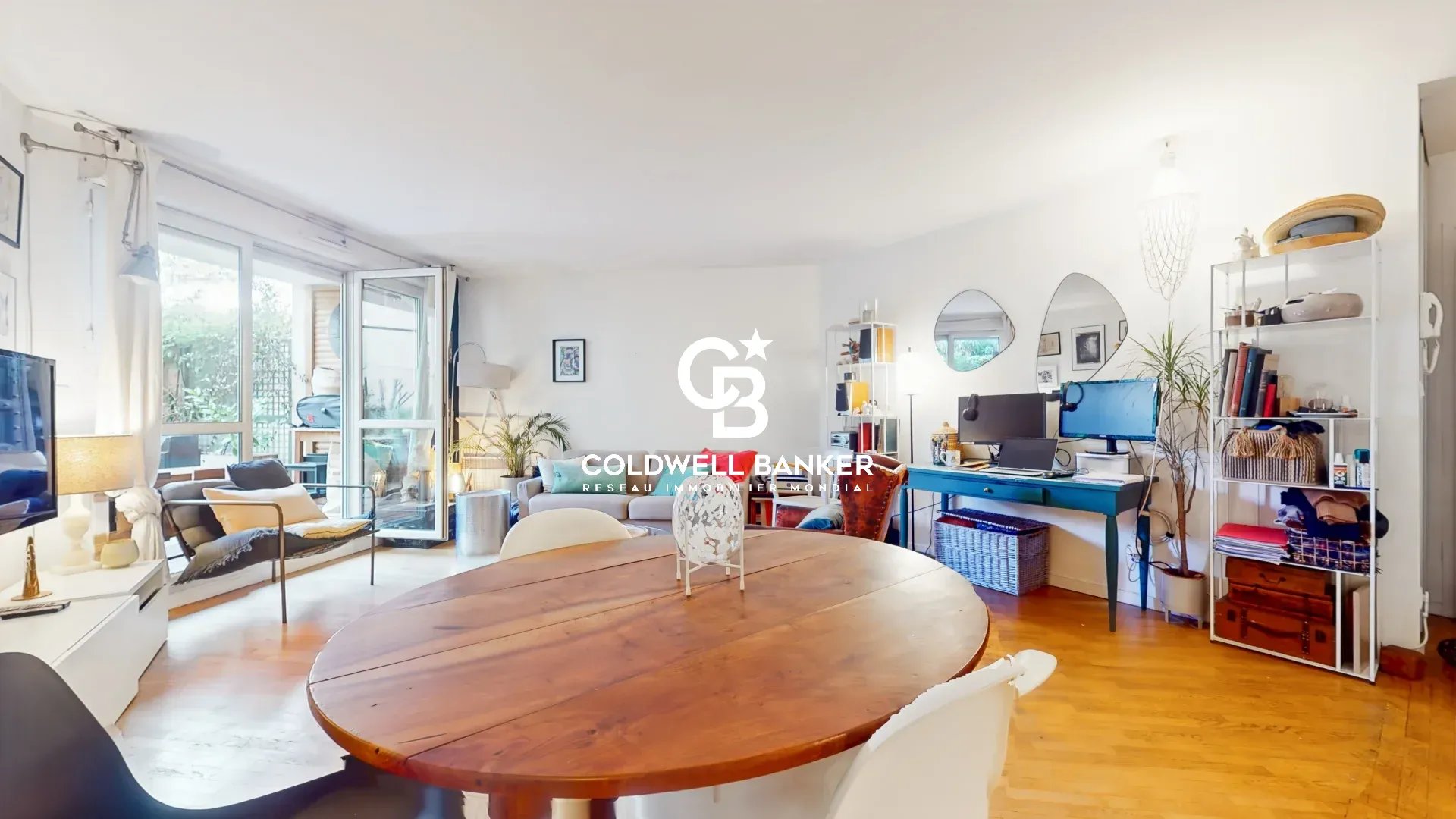 Appartement 3 pièces à Montrouge Intérieur d'un appartement 3 pièces avec séjour lumineux et mobilier moderne à Montrouge.