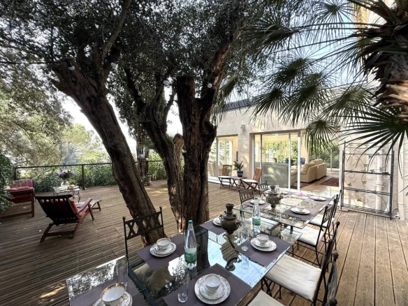CANNES OXFORD – BELLE VILLA AVEC TERRASSE PANORAMIQUE