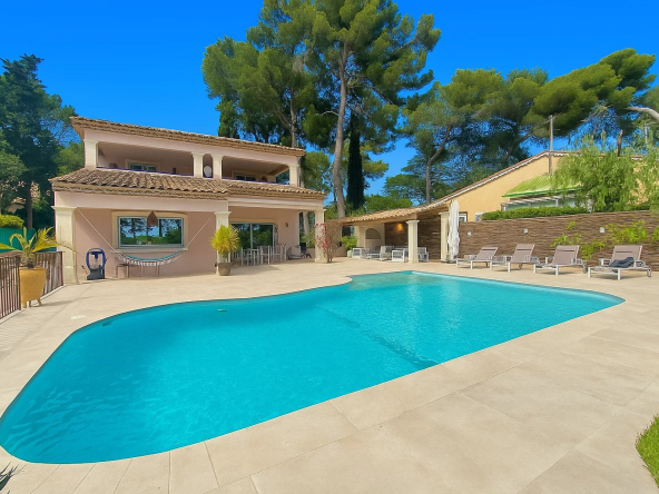 Villa au calme, proche des commodités, le Cannet