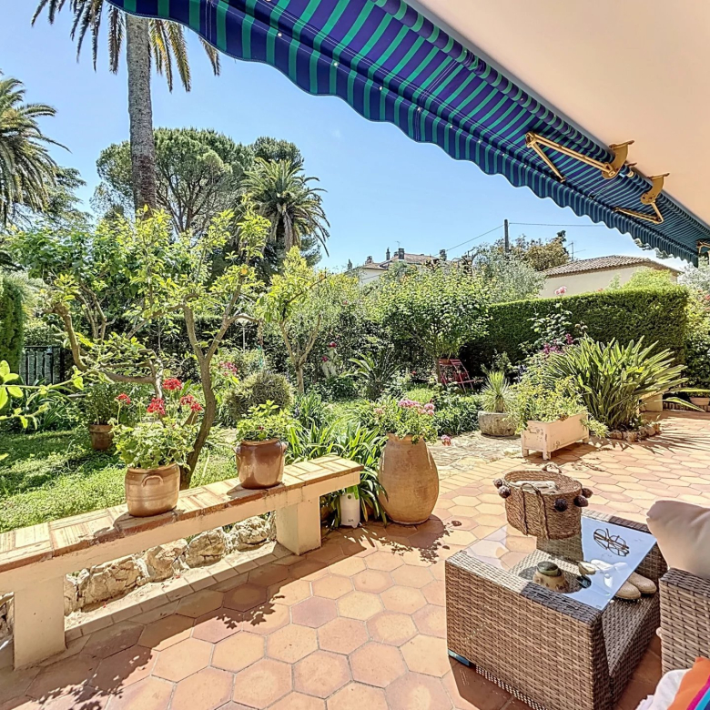 MOUGINS- Viila 7P avec terrain a bâtir