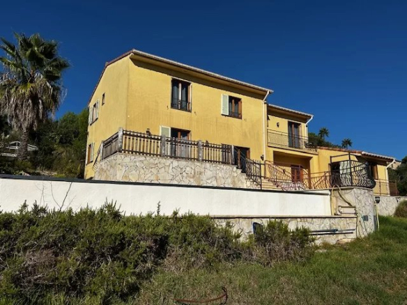 MOUGINS- Viila 7P avec terrain a bâtir