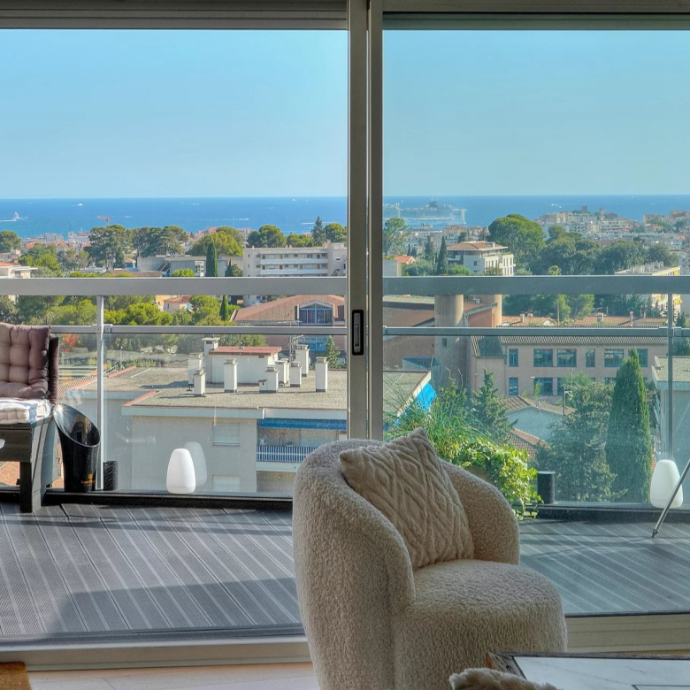 LE CANNET RESIDENTIAL – PENTHOUSE – PANORAMIC SEA VIEW