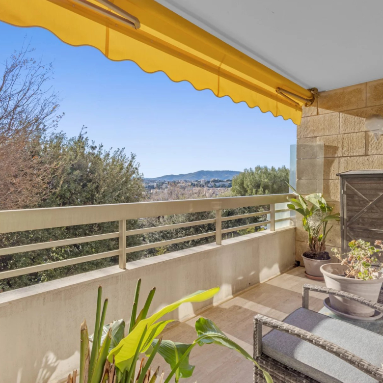 MOUGINS- Villa 5P avec piscine et garage