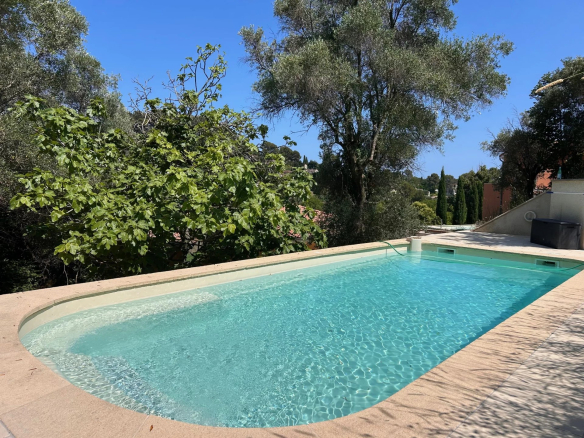 MOUGINS- Belle individuelle 5P avec piscine
