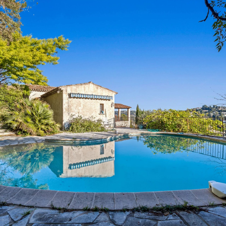 MOUGINS : VILLA 4 CH – PISCINE ET MAGNIFIQUE TERRAIN PAYSAGÉE