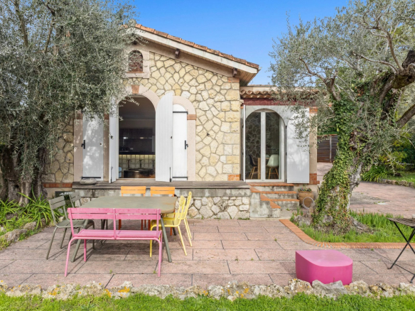 LE CANNET MAIRIE – MAISON DE PLAIN PIED  AVEC GARAGE