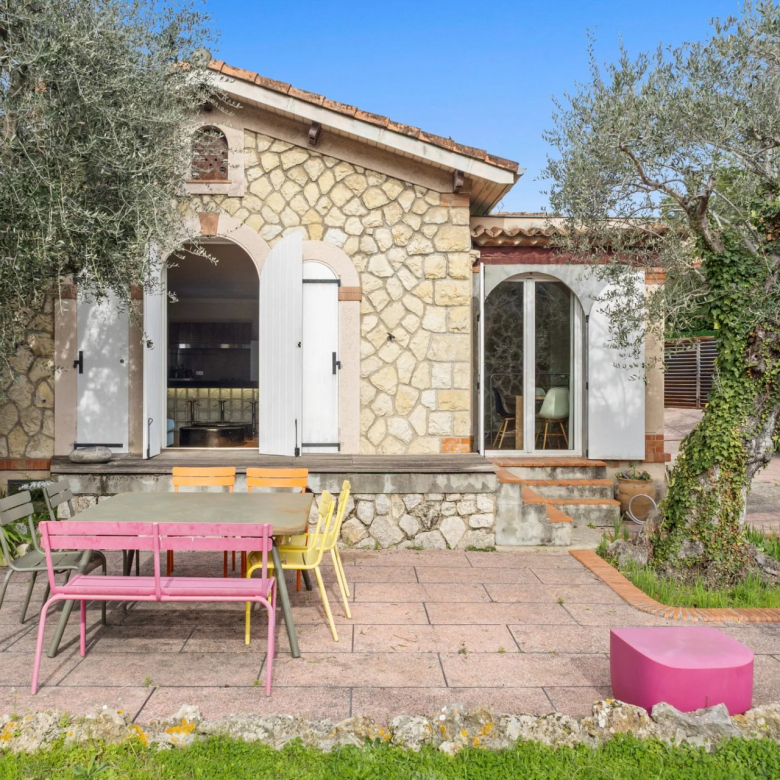 VALBONNE –  VILLA 4P AVEC PISCINE ET STUDIO ATTENANT
