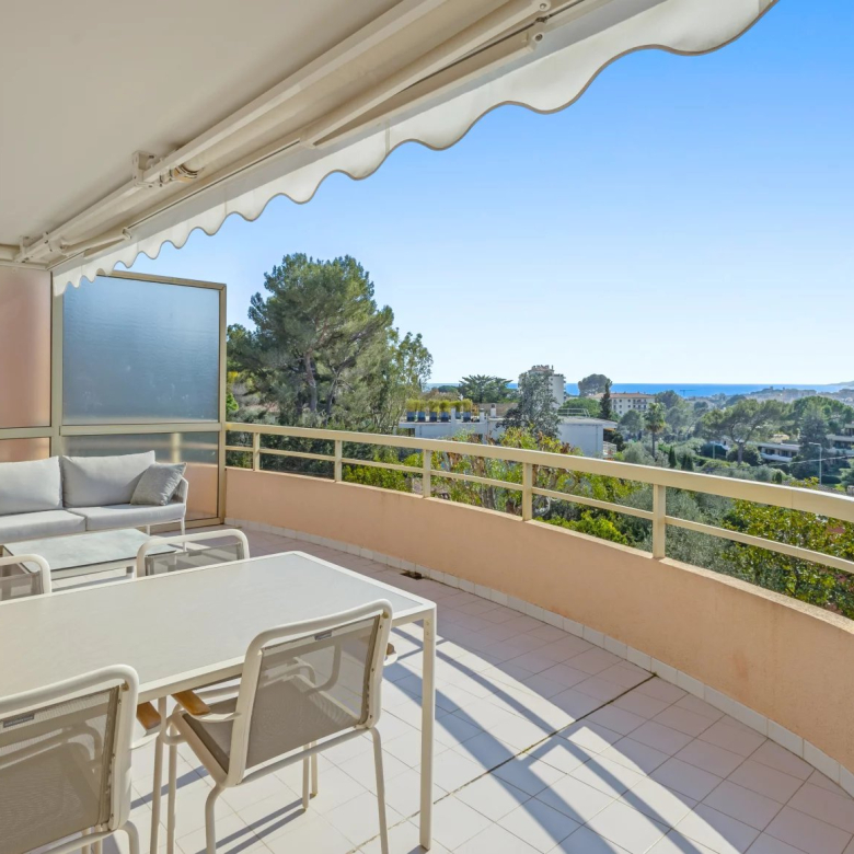 TOP FLOOR – CANNES MONTROSE