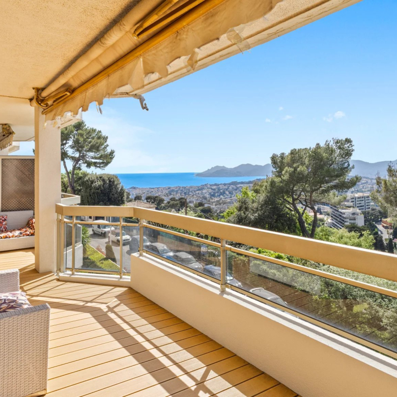 MAISON 4 PIÈCES DE 95 m² – AU CALME – LA ROQUETTE-SUR-SIAGNE