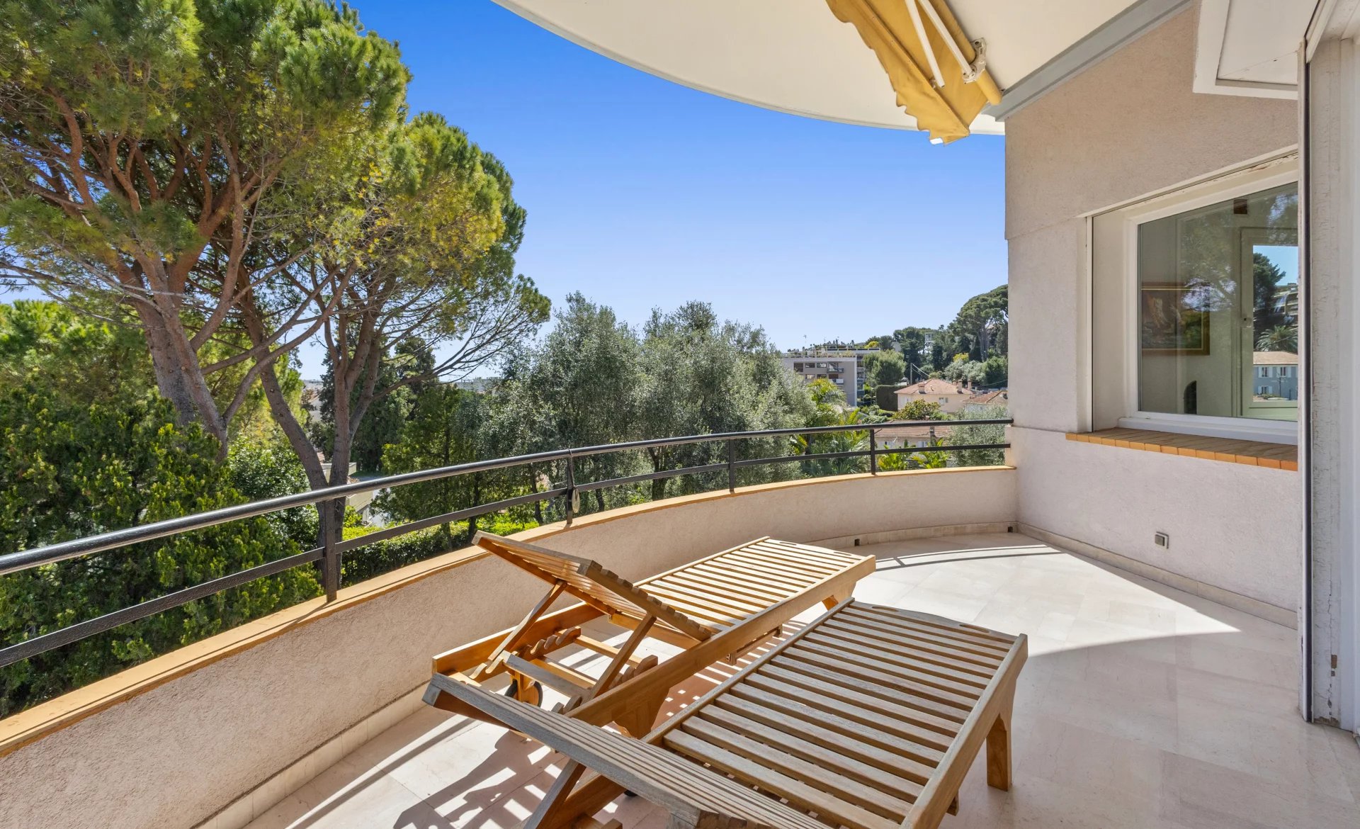 LE CANNET EUROPE – SPLENDIDE APPARTEMENT 4P AVEC GARAGE