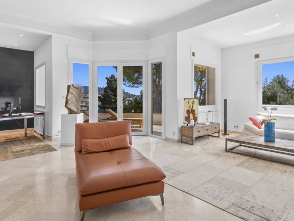 LE CANNET EUROPE – SPLENDID 4-ROOM APARTMENT WITH GARAGE