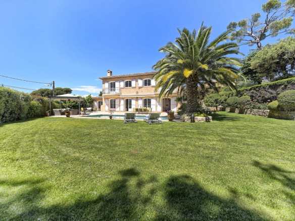 Luxury real estate photo | Charming Properties