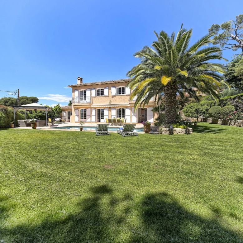 Luxury real estate photo | Charming Properties