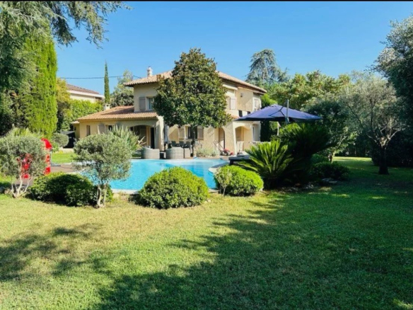 Luxury real estate photo | Charming Properties