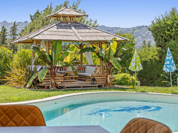 Villa with swimming pool and gazebo in a green garden in Auribeau-sur-Siagne.