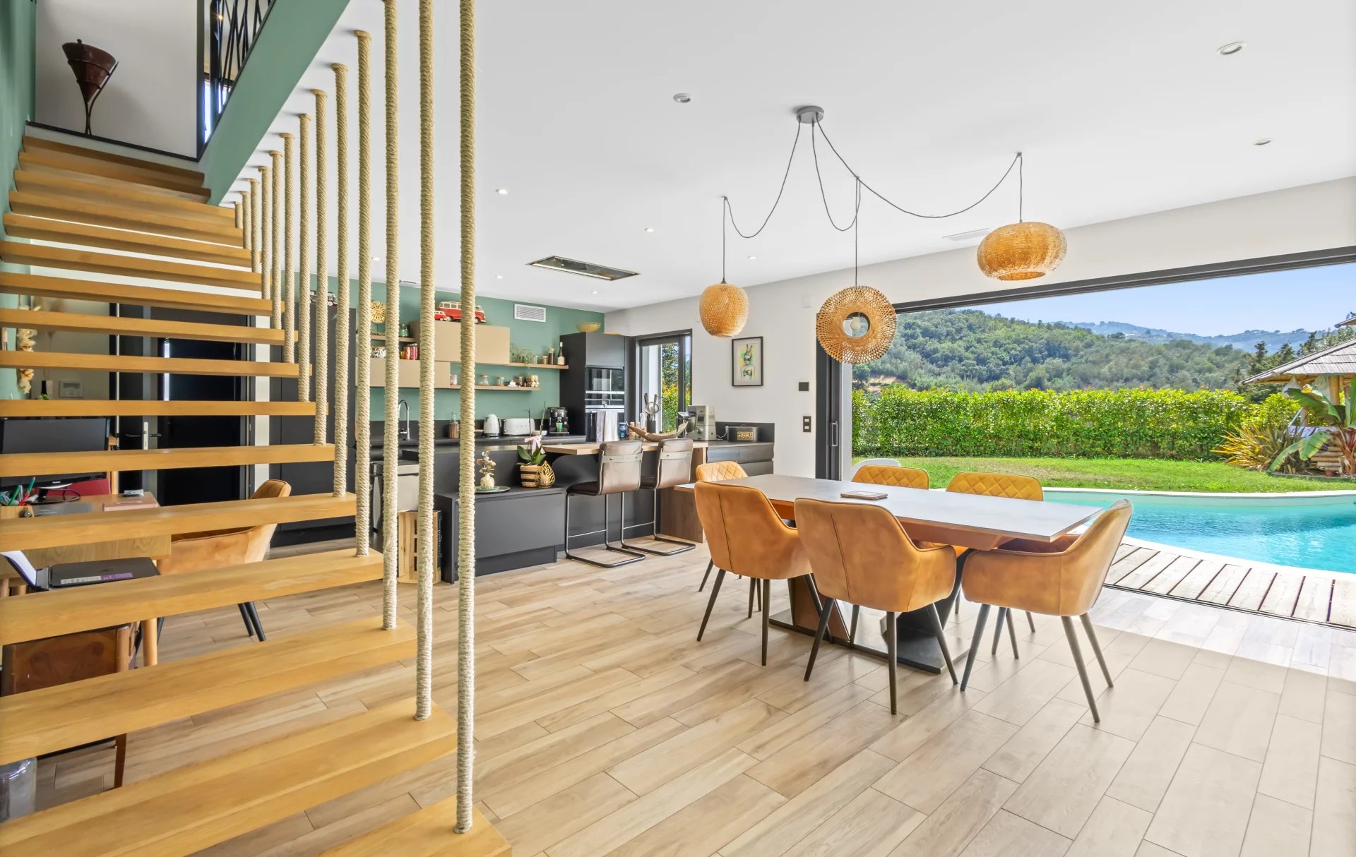 Interior of a villa in Auribeau-sur-Siagne Interior of a modern villa with dining room, equipped kitchen and access to the swimming pool.