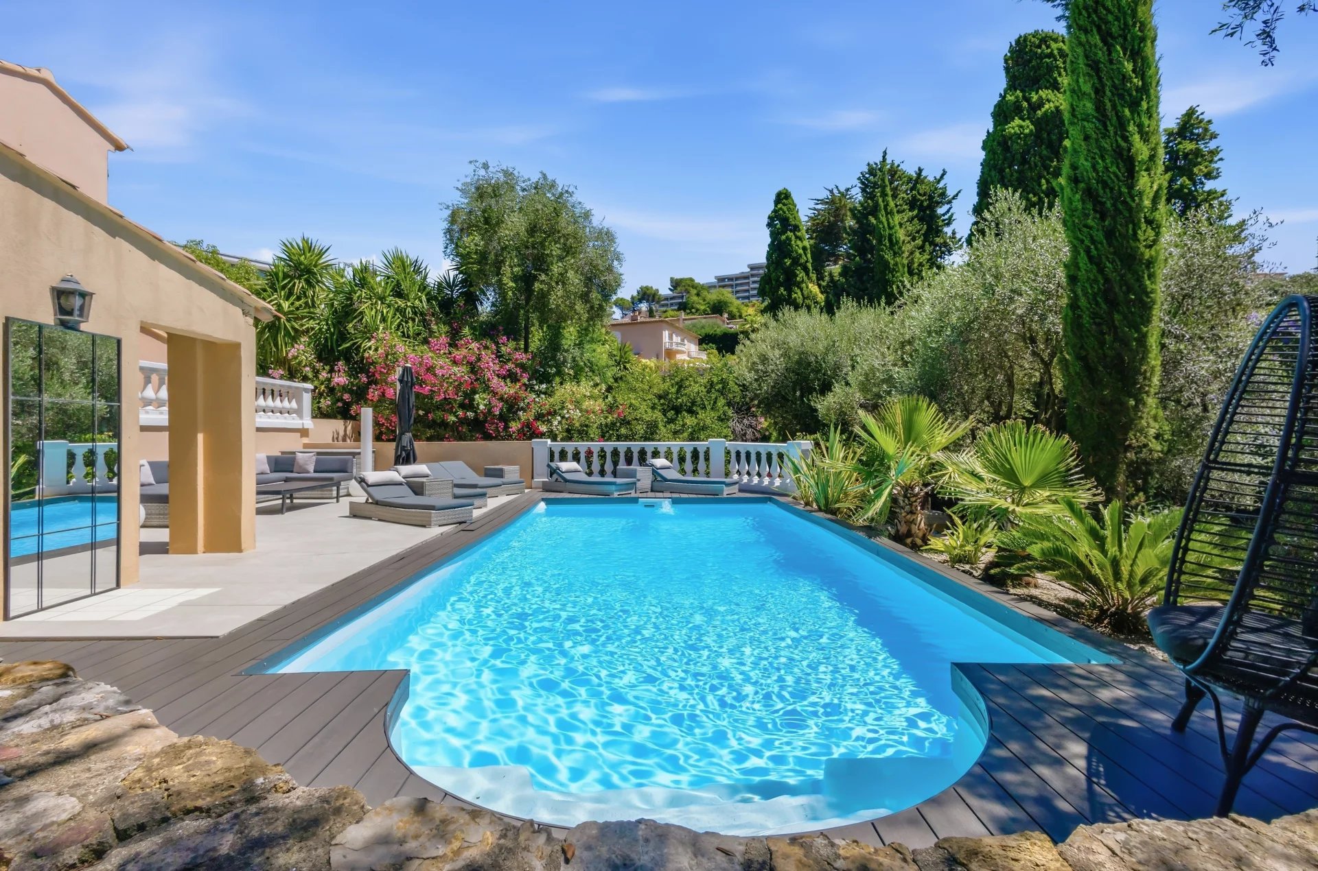 Villa 5 pièces avec piscine à Le Cannet Villa avec piscine dans un jardin paysager, Le Cannet.
