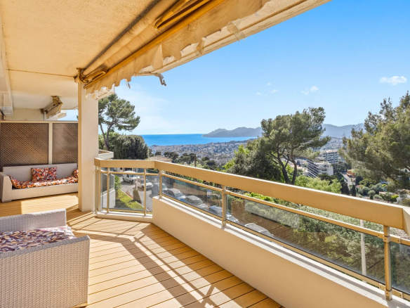 Balcony of an apartment with views of the sea and hills in Le Cannet.