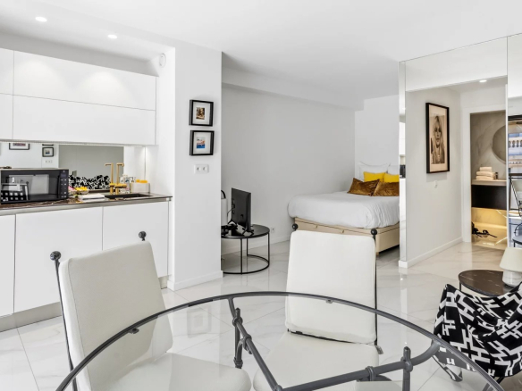 Renovated studio on the top floor with equipped kitchen and sleeping area, partial sea view in Cannes.