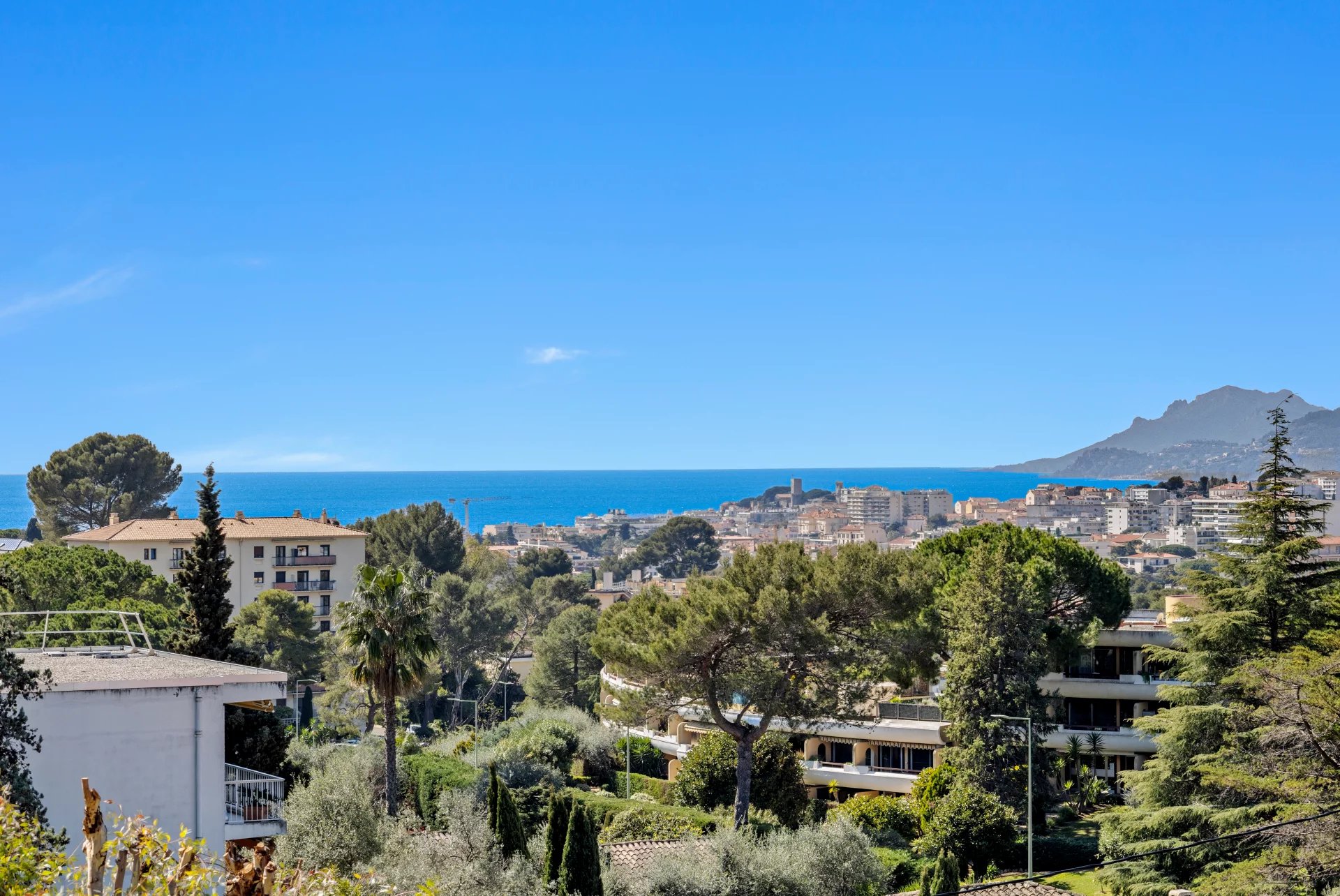 Sea view from Le Cannet Unobstructed view of the sea and the city from an apartment in Le Cannet.