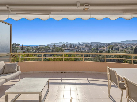 Apartment terrace with sea view in Le Cannet, modern furniture.