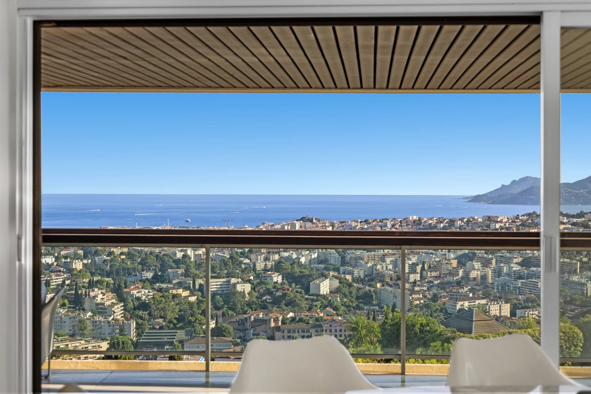 Panoramic view of the sea and the city from an apartment in Le Cannet.