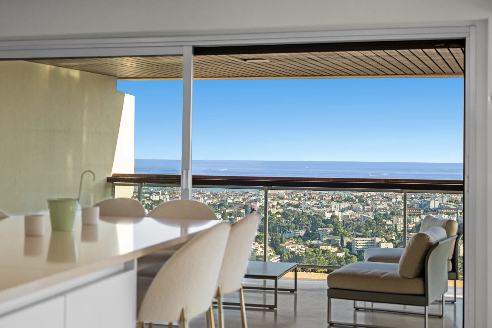 Panoramic sea and city views from an apartment in Le Cannet, with a bright living space.