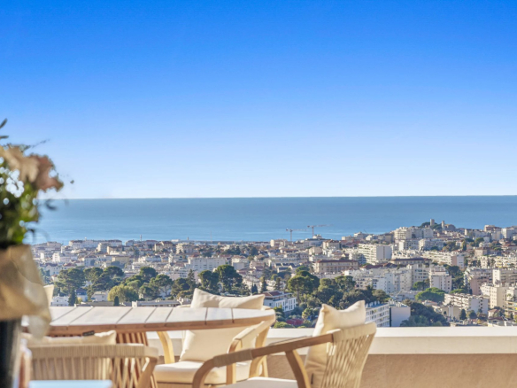 Panoramic sea view from an apartment in Le Cannet, with outdoor seating.