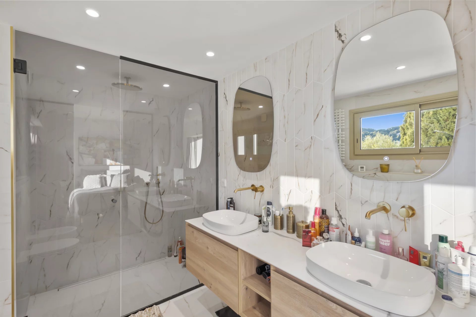 Renovated bathroom Modern bathroom with walk-in shower and double sink, decorated with elegant tiles.