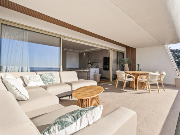 Terrace of a renovated apartment with panoramic sea views in Le Cannet.