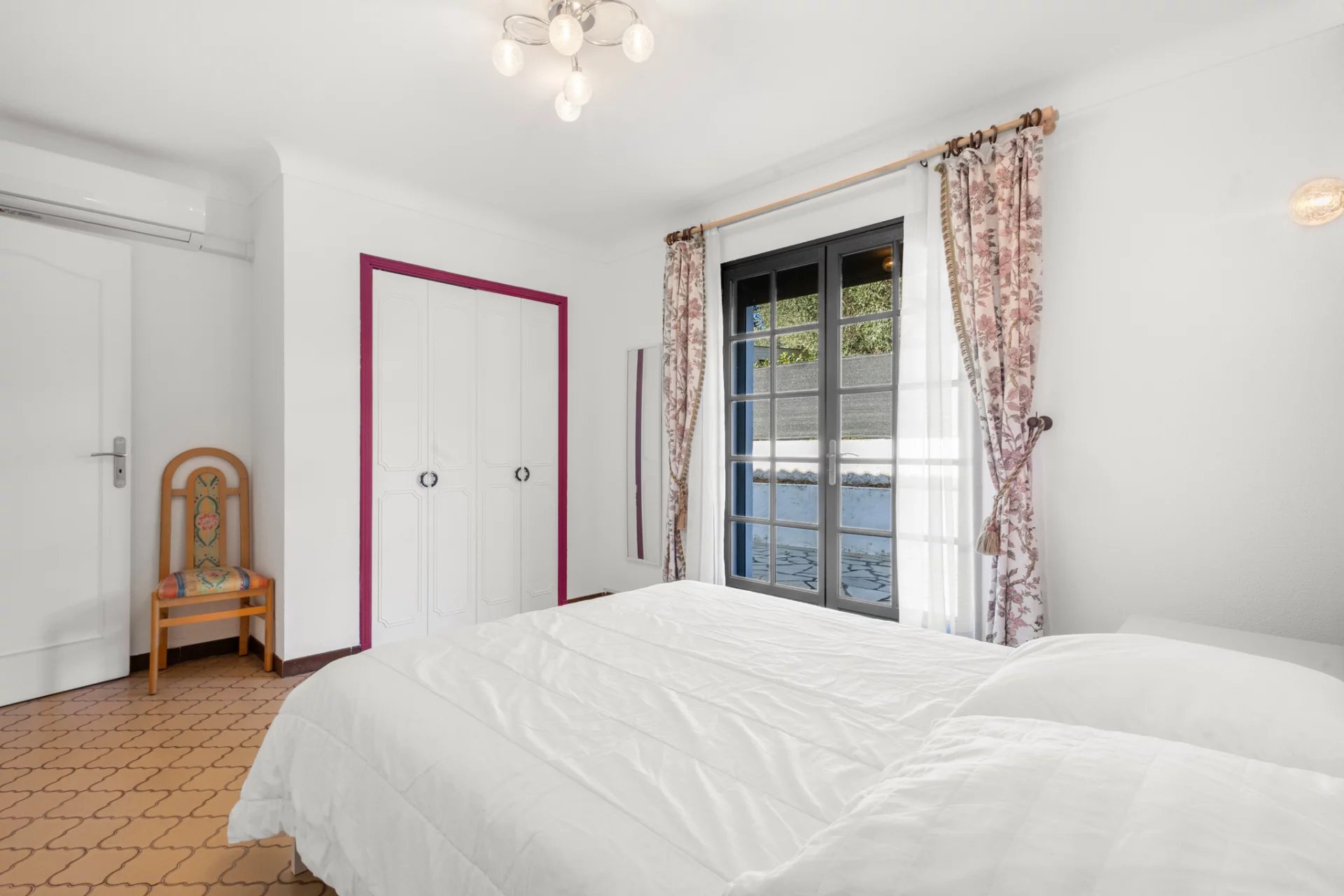 Room in a villa in Mougins with two single beds and windows overlooking the outside.