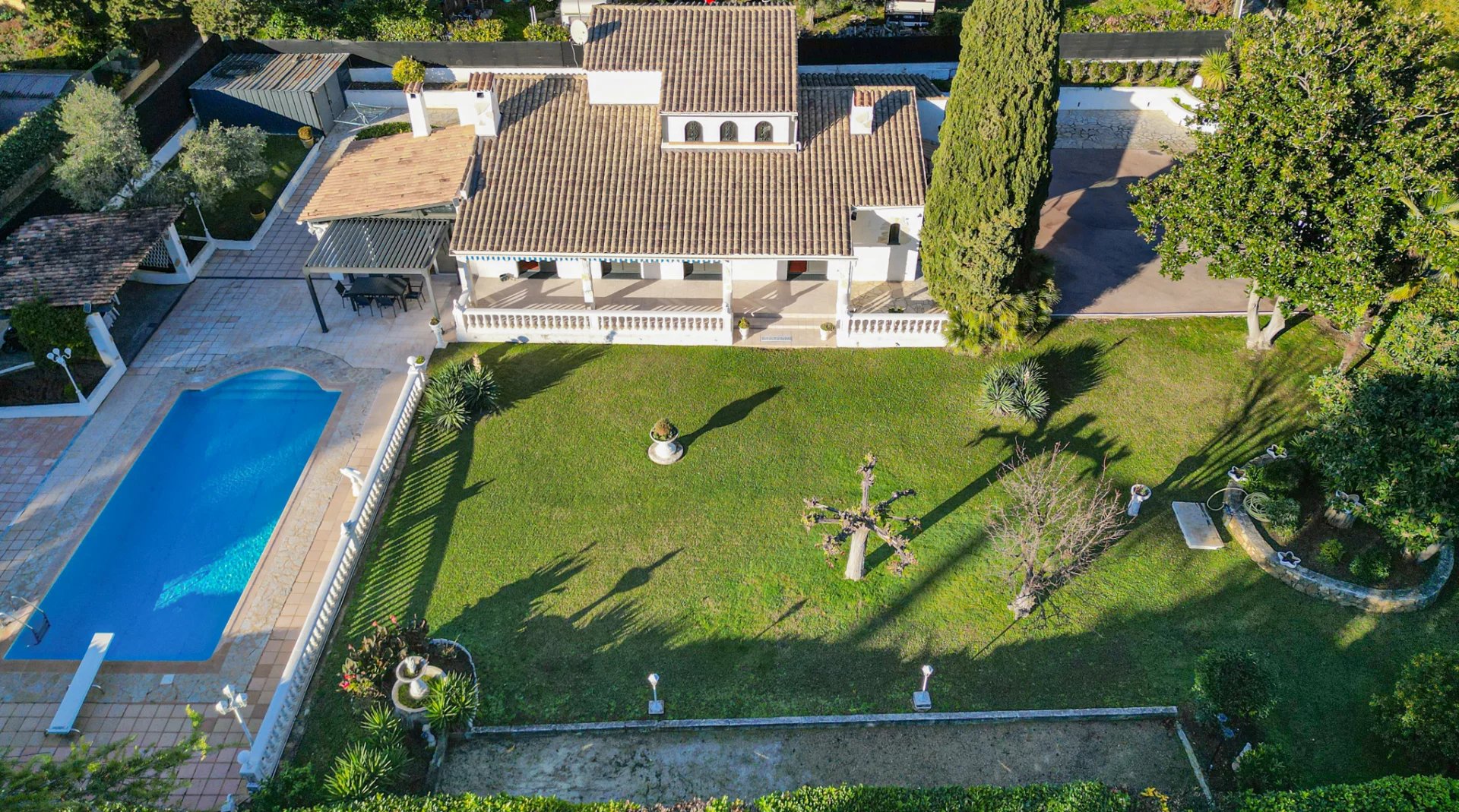 Aerial view of a Provençal villa with swimming pool and landscaped garden in Mougins.