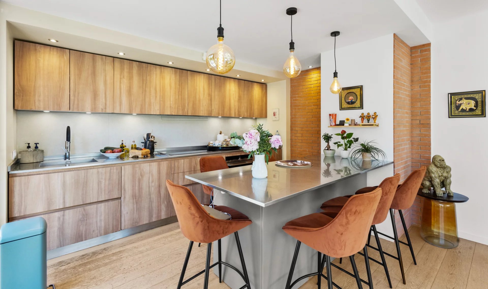 Renovated villa kitchen in Mougins Modern and bright kitchen with a central island and stools in a renovated villa.