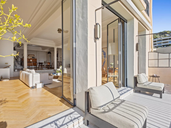 Terrace of a private mansion in Le Cannet with sea view, modern and bright furniture.