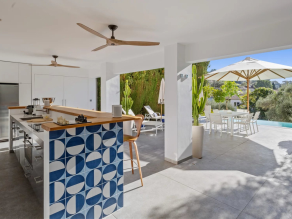 Modern kitchen opening onto a terrace with sea views, Le Cannet.