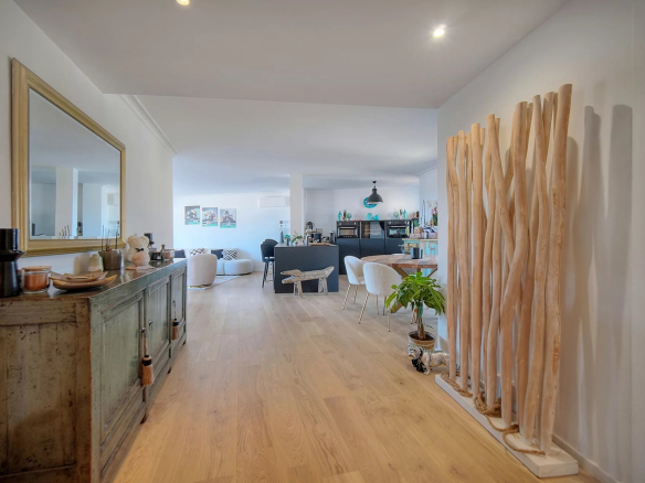 Interior of a modern apartment in Le Cannet with a large living room and contemporary decor.