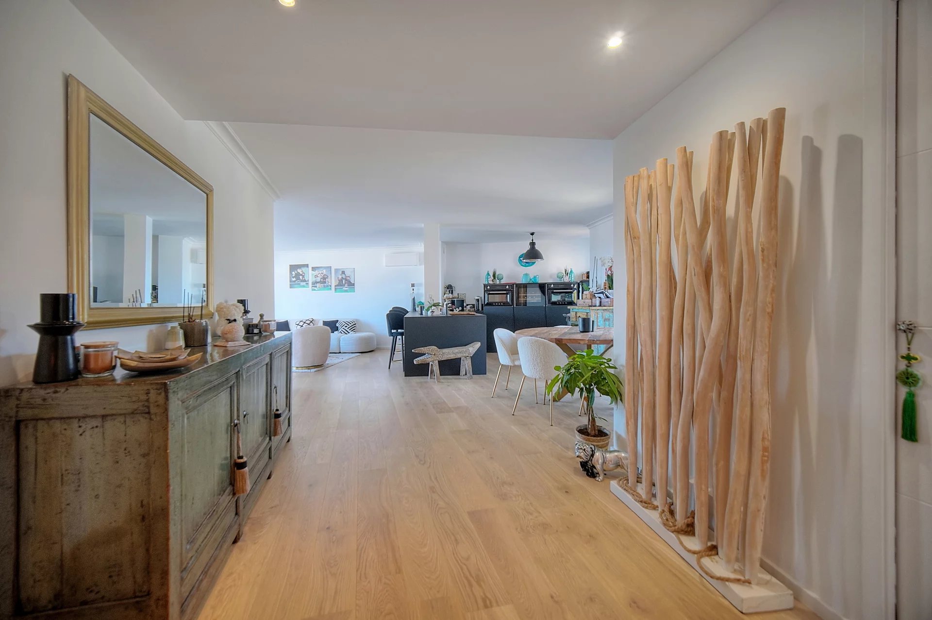 Interior of a modern apartment in Le Cannet with a large living room and contemporary decor.